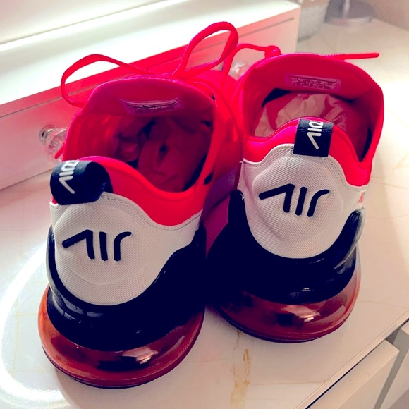 NIKE AIR MAX 270 - Picture 4 of 9